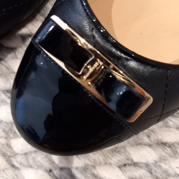 Ferragamo black quilted mules small heel with patent leather toes - Picture 5 of 5